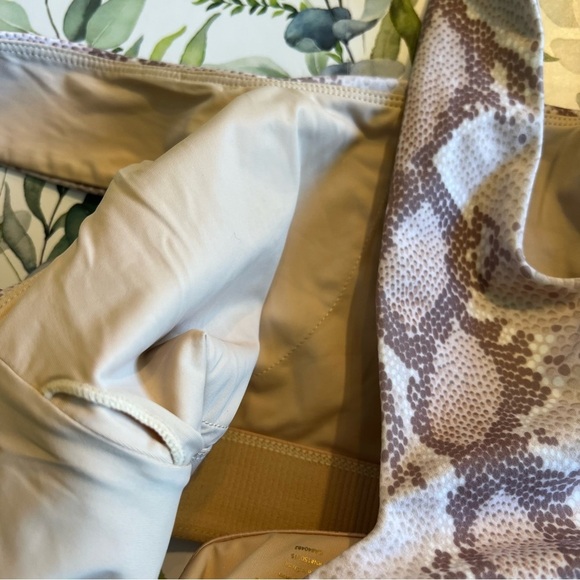 Varley Nude Beige Snake Print Delta Sports Bra size small - Picture 7 of 9